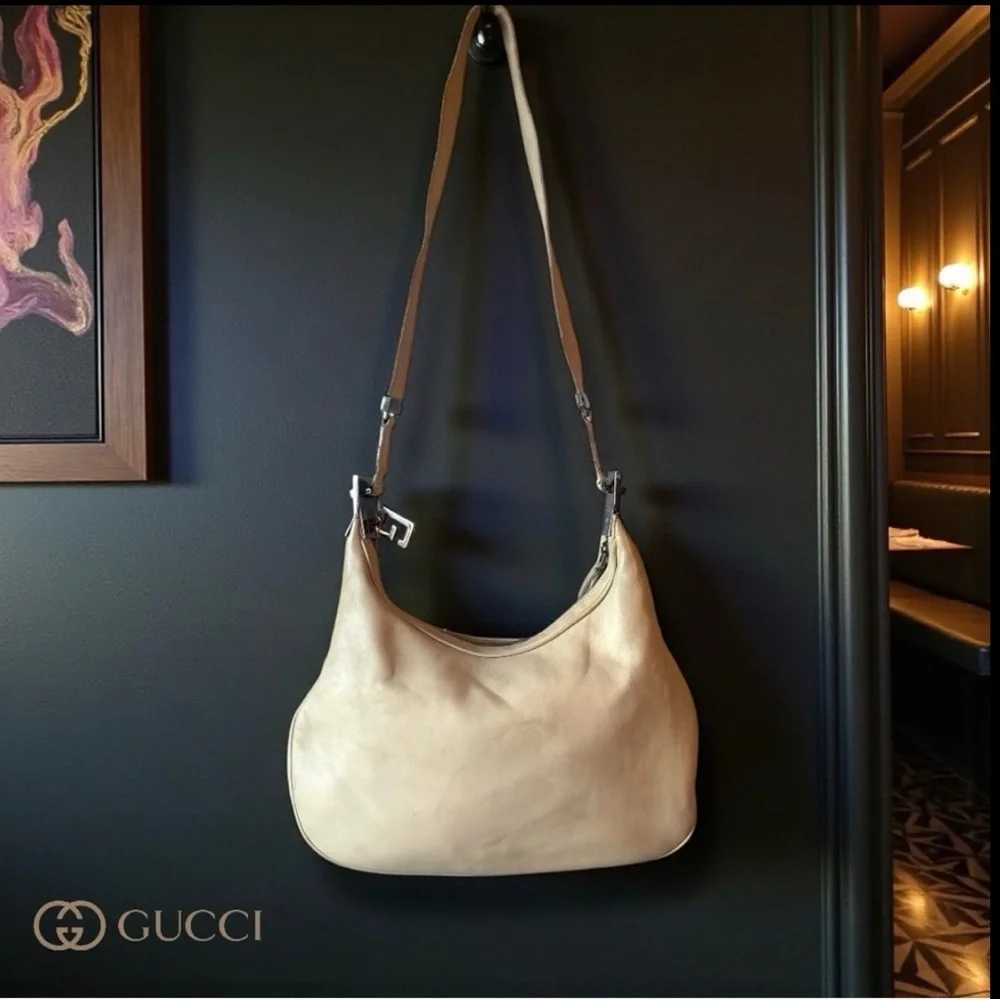 AUTHENTIC GUCCI CREAM LEATHER HOBO SILVER “G” HW. SHOULDER/CROSSBODY